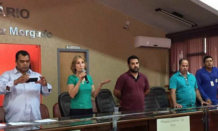 Primeira-dama Regina Salles durante audiÃªncia pÃºblica para discutir aspectos do saneamento em Itapaci