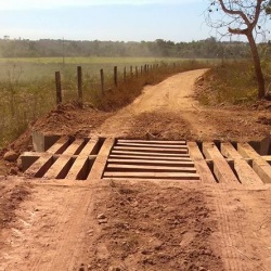Mata-burro construÃ­do atende produtor rural de Ipiranga de GoiÃ¡s