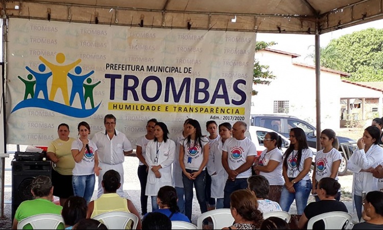 Equipe que atendeu as mulheres em Trombas para diagnosticar possÃ­veis casos de cÃ¢ncer de mama e Ãºtero
