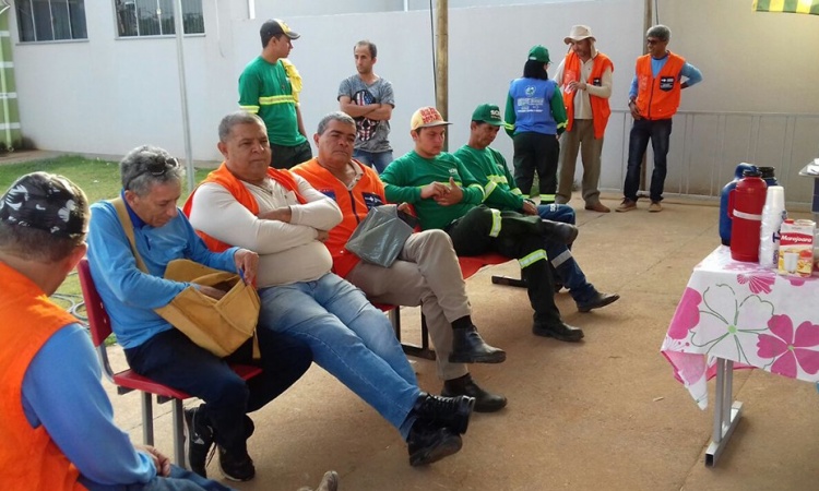 Agentes de saÃºde se preparam para realizar forÃ§a-tarefa de combate aos focos do mosquito da dengue