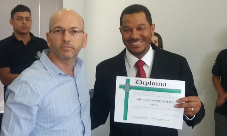 Juiz Jesus Rodrigues e o agora vereador Piqui: diplomado e empossado