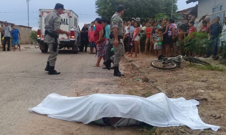 Corpo da vÃ­tima ficou estendido no chÃ£o