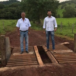 Vateco e o prefeito SÃ¡vio visitam obras de construÃ§Ã£o de mata-burros