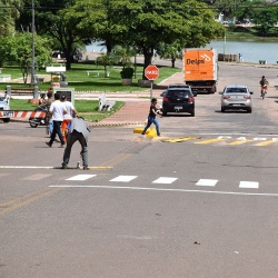 Equipe trabalha na revitalizaÃ§Ã£o da sinalizaÃ§Ã£o horizontal em Porangatu