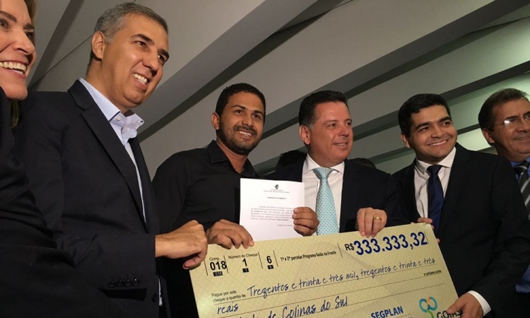 Prefeito Adriano Passos recebe duas parcelas dos recursos das mÃ£os de Marconi e ZÃ© Eliton