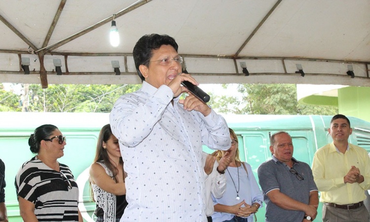 O prefeito Valdeto Ferreira mantÃ©m agenda atÃ© que recurso seja julgado