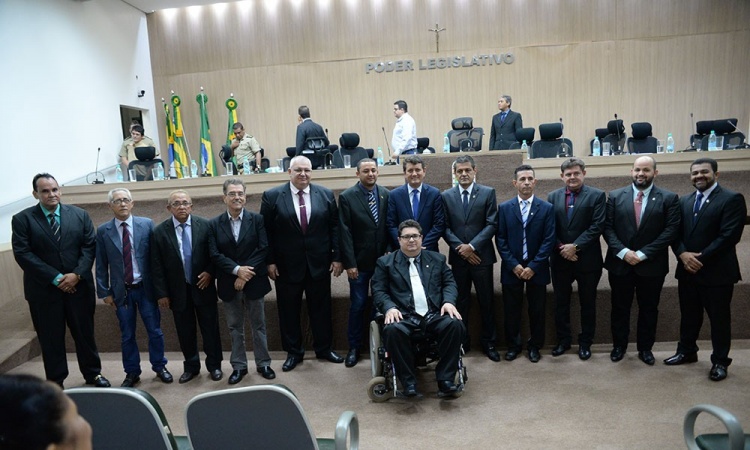 Vereadores de Porangatu acompanhados do prefeito Pedro Fernandes e do deputado JÃºlio da RetÃ­fica