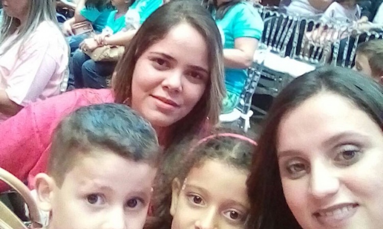Educadoras de Guarinos com os alunos premiados pelo Agrinho