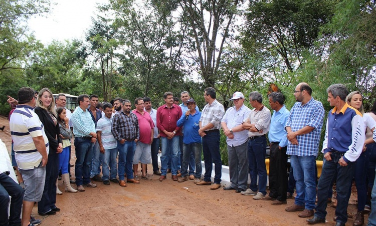 SecretÃ¡rio Silvaci com o prefeito Rafaell e autoridades na inauguraÃ§Ã£o da ponte no Alegrete em Ceres