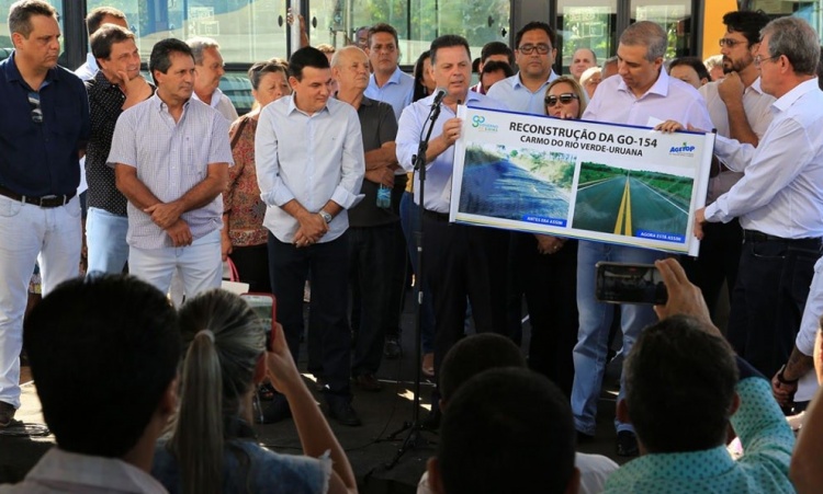 Prefeito CÃ¡ssio GusmÃ£o com Marconi Perillo, JosÃ© Eliton e autoridades na entrega de obra em Uruana