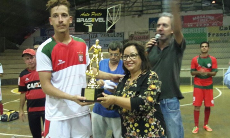 Dorcas, representando Fred, para jogador que particpou do certame