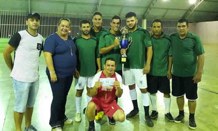 Prefeita CÃ¡ssia Dourado com jogadores da Casa de Carne Boi Gordo