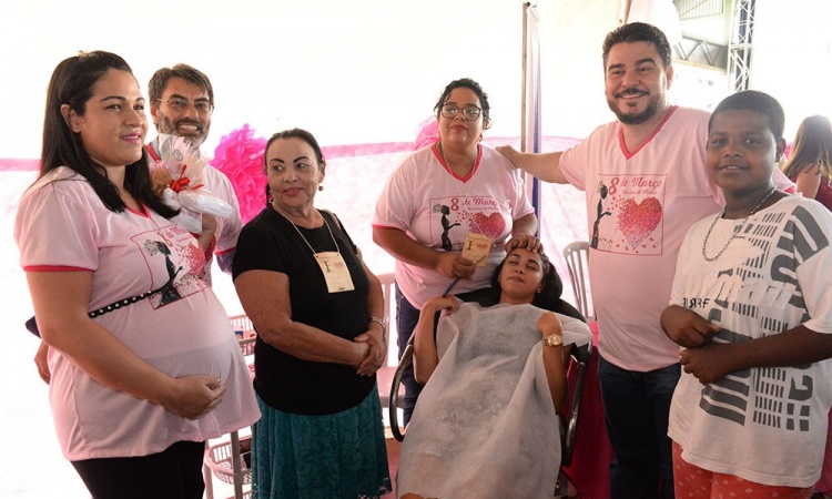 Prefeito e primeira-dama acompanham equipe de trabalho