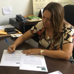 Prefeita Ana Maria assina ordem de serviÃ§o para pavimentar todas as ruas da cidade de Guarinos