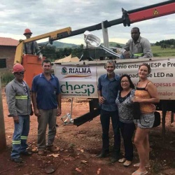 SecretÃ¡ria Dorcas Vidigal acompanha trabalho de troca de lÃ¢mpadas