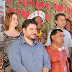 Sinvaline, Valmir e autoridades durante abertura da Semana IndÃ­gena