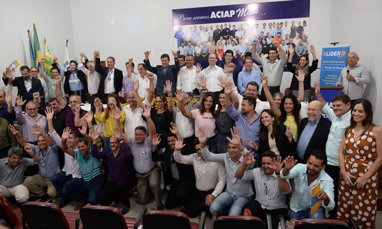Atores do Programa LÃ­der Norte durante encerramento da primeira fase em Porangatu com autoridades