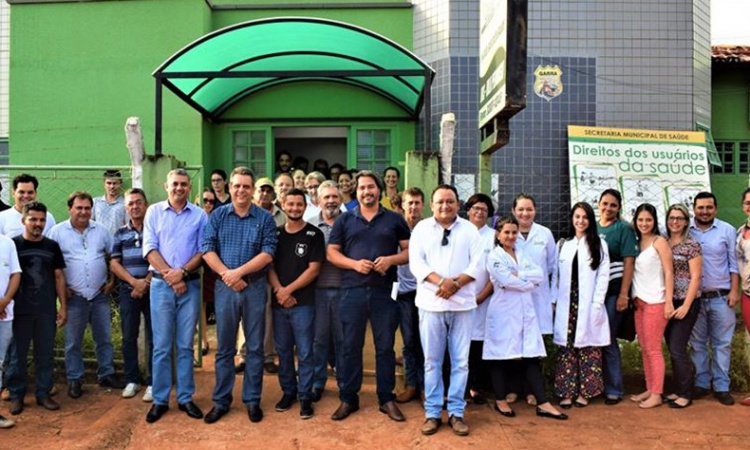 Prefeito Rafaell com profissionais da saÃºde, vereadores e secretÃ¡rios: investimentos garantidos Ã  saÃºde