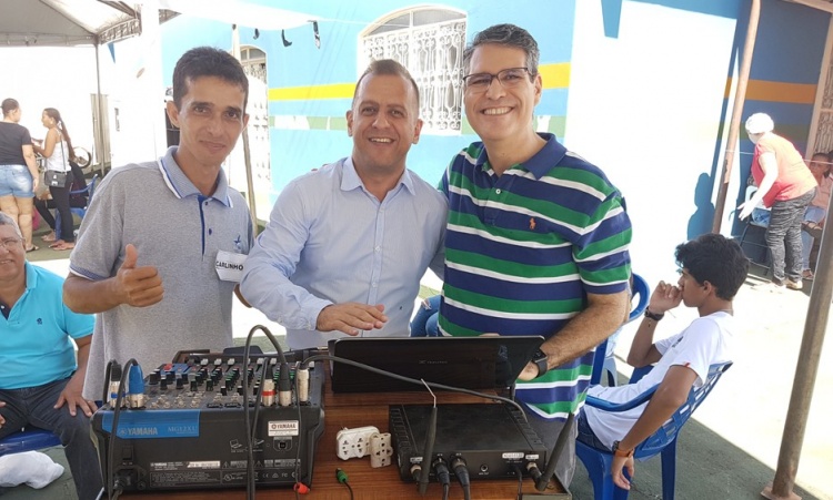 Vereador Carlinhos, Padre Mauro e deputado Francisco Jr. em Santa Terezinha