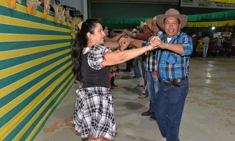 Prefeito Borges e a primeira-dama Cida participaram da festa junina