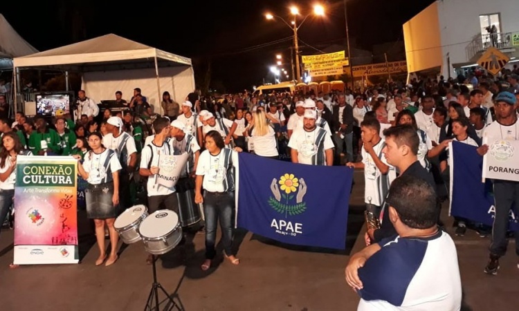 ApresentaÃ§Ã£o de alunos que participam de aulas de percussÃ£o