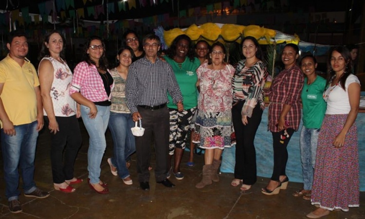 Autoridades de UruaÃ§u na festa do ArraiÃ¡ da Terceira Idade: momento de felicidade