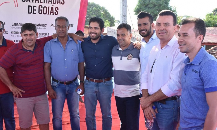 Marcos Cabral com Vateco, Lincoln Tejota, SÃ¡vio Soares e amigos durante as Cavalhadas de Cedrolina