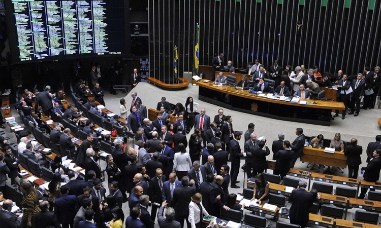 Projeto em tramitaÃ§Ã£o na CÃ¢mara Federal prevÃª aposentadoria pelo INSS