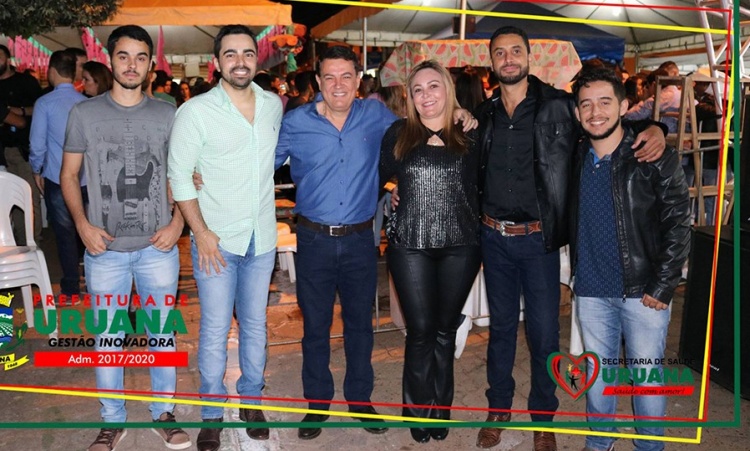 Casal CÃ¡ssio GusmÃ£o e Divina Arruda com amigos durante a festa