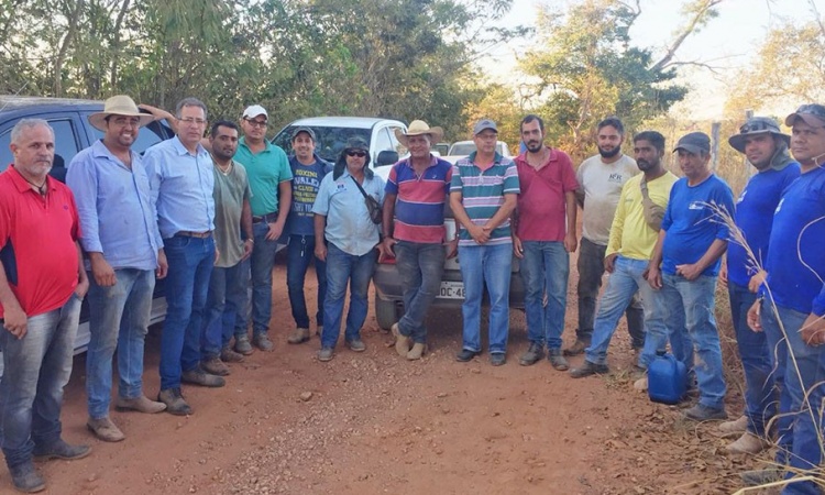 Dr. Junior com comunidade e autoridades de CrixÃ¡s: produtor rural Ã© foco de preocupaÃ§Ã£o da atual gestÃ£o