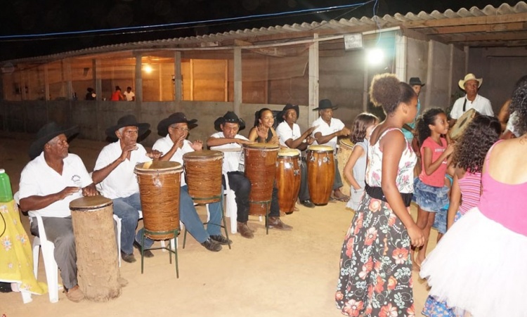 DanÃ§aa tÃ­pica contou com tambores durante mobilizaÃ§Ã£o social do PVE