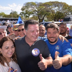 Deputada estadual Eliane Pinheiro, Marconi e Valmir Pedro (prefeito) durante ato polÃ­tico em UruaÃ§u