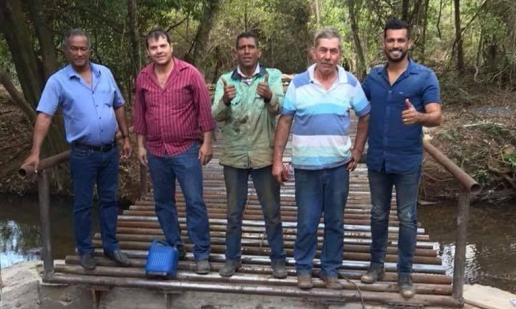 SÃ¡vio com moradores de Pilar na visita a mais uma obra na zona rural