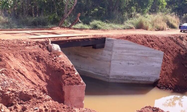 Ponte facilita a passagem de veÃ­culos e o escoamento da produÃ§Ã£o
