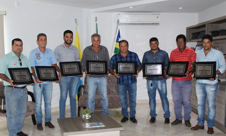 Prefeito Ziquinho e vereadores recebem placas de reconhecimento pelo trabalho realizado em SÃ£o PatrÃ­cio
