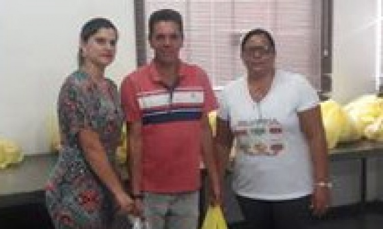 FamÃ­lias de Alto Horizonte beneficiadas com a entrega de cestas
