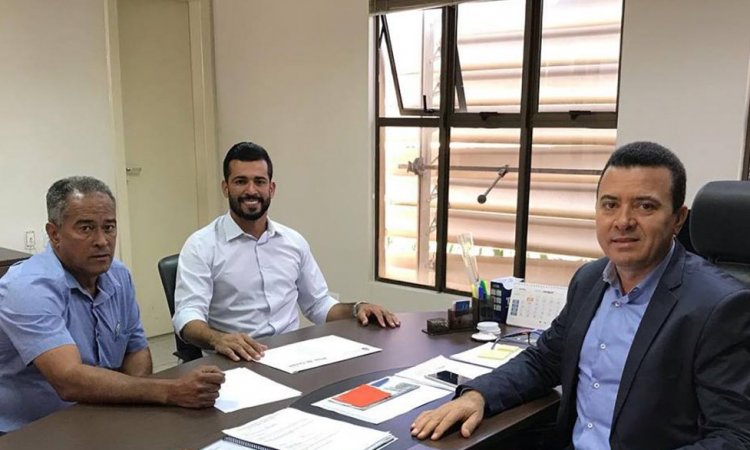Vateco, prefeito SÃ¡vio Soares e o secretÃ¡rio de Desenvolvimento Social, Marcos Cabral: mais recursos