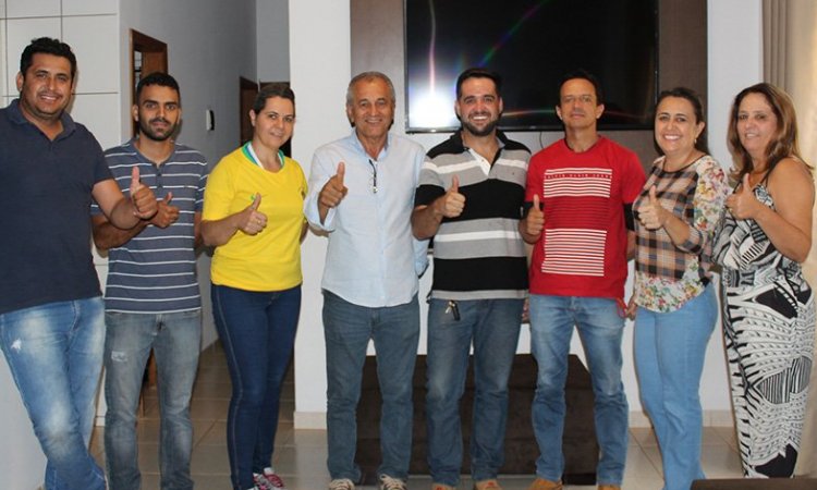 LideranÃ§as de Rialma com a vice-prefeita Vera LÃºcia: oposiÃ§Ã£o forte