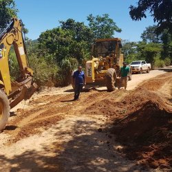 Prefeito Ziquinho, de SÃ£o PatrÃ­cio, acompanha serviÃ§os de patrolamento de GO que dÃ¡ acesso a DiolÃ¢ndia