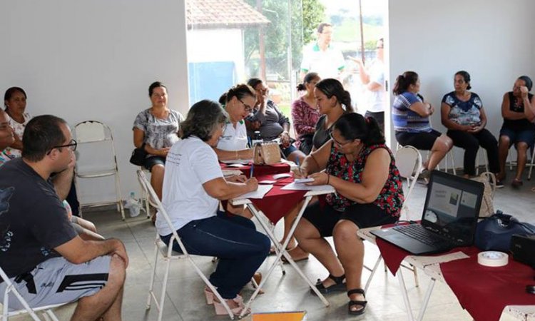 Profissionais da Ã¡rea da saÃºde fazem atendimento com moradores de Uruana para tratamento de obesidade