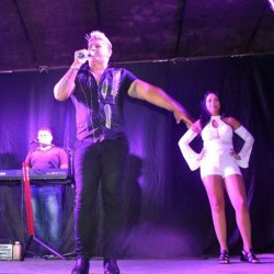 Show do cantor Jaisson em Alto Horizonte: festa para integrantes da melhor idade e para a populaÃ§Ã£o