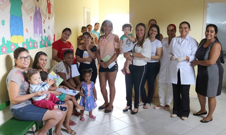 Primeira-dama Divina Arruda garantiu a vacinaÃ§Ã£o das crianÃ§as em Uruana com a gotinha da vitamina A