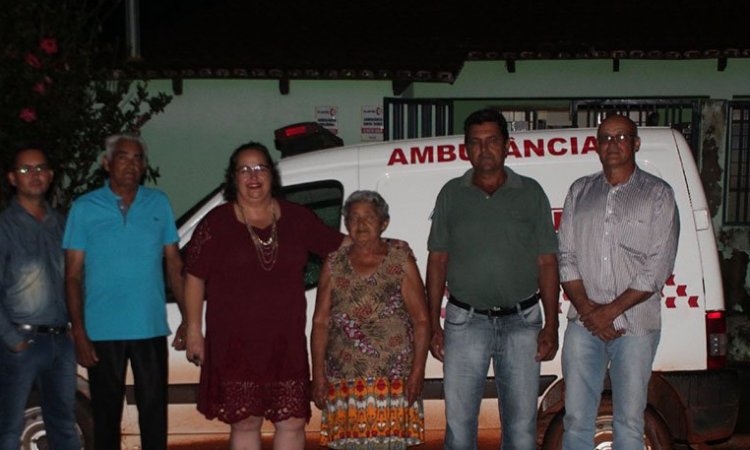 Prefeita CÃ¡ssia Dourado com autoridades na entrega da ambulÃ¢ncia que vai atender moradores de NatinÃ³polis