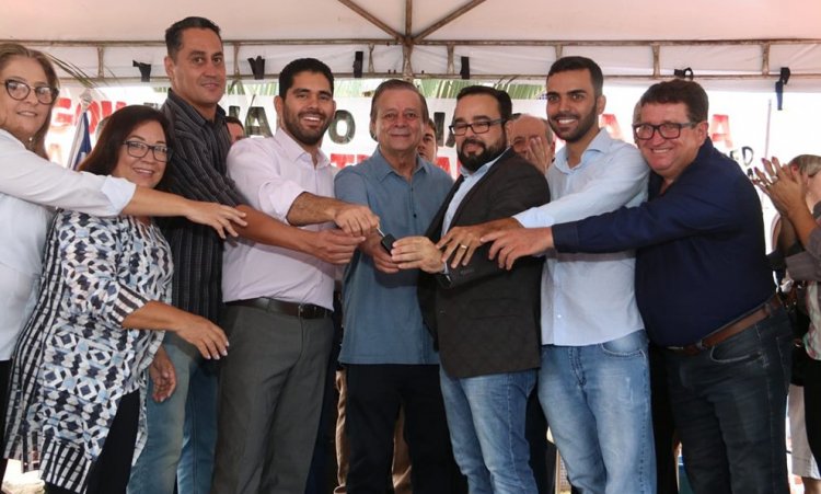 Vice-governador Lincoln com o prefeito Fred e autoridades em Rialma