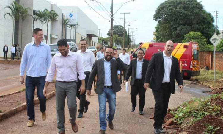 Vice-governador Lincoln Tejota com Fred e autoridades em Rialma