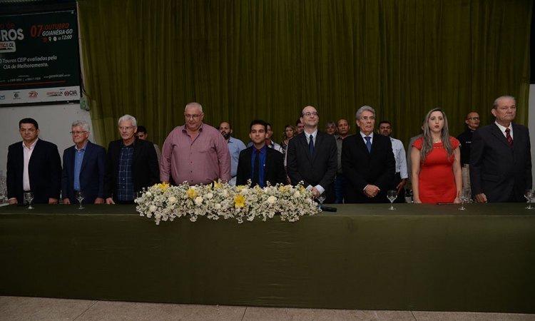 Autoridades durante a cerimÃ´nia de posse de Fernando Pessoa na presidÃªncia da Aciap, em Porangatu