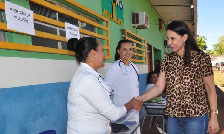 Equipe de atendimento na Ã¡rea da saÃºde com a primeira-dama Juliana no IndaianÃ³polis