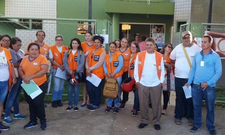 Agentes fazem Dia D de combate ao mosquito da dengue