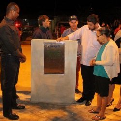 Prefeito Valmir Pedro durante inauguraÃ§Ã£o de uma praÃ§a no Povoado Funil: espaÃ§o para lazer e turismo
