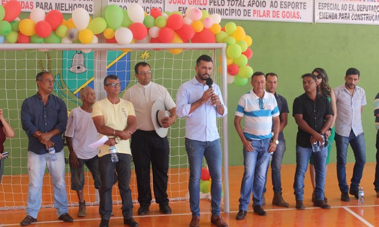 SÃ¡vio destaca avanÃ§os em povoado durante inauguraÃ§Ã£o de quadra para atender populaÃ§Ã£o